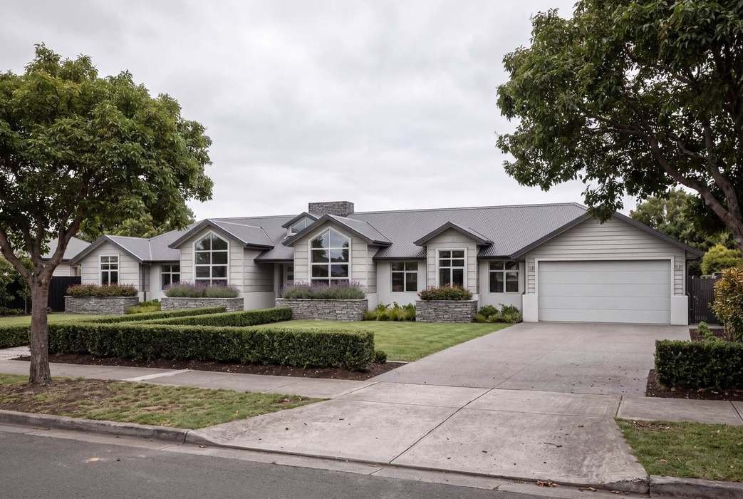 House facade, weatherboard ranch